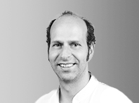 Referent Dr. Tim Oqueka