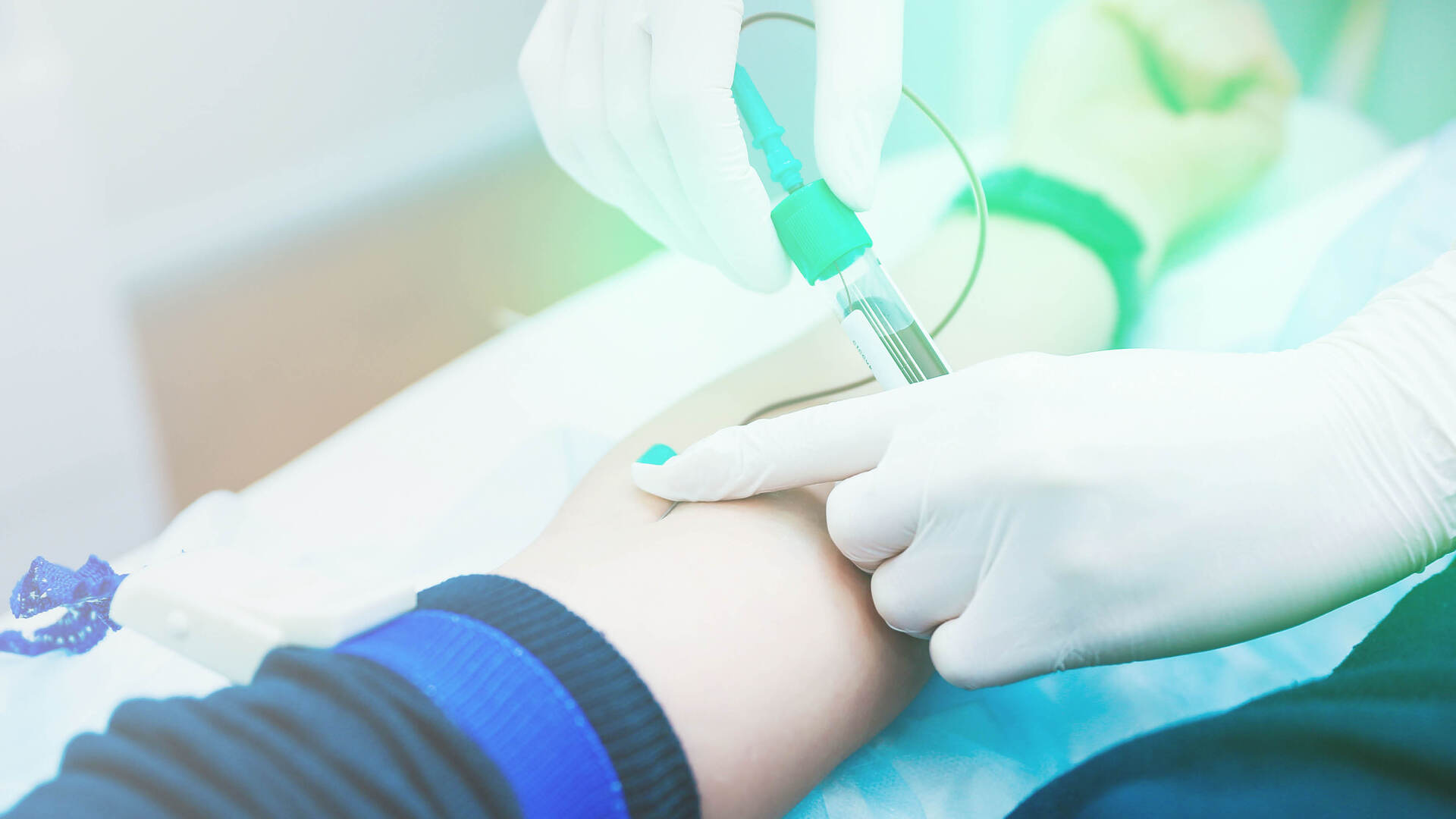 Arm dem Blut abgenommen wird