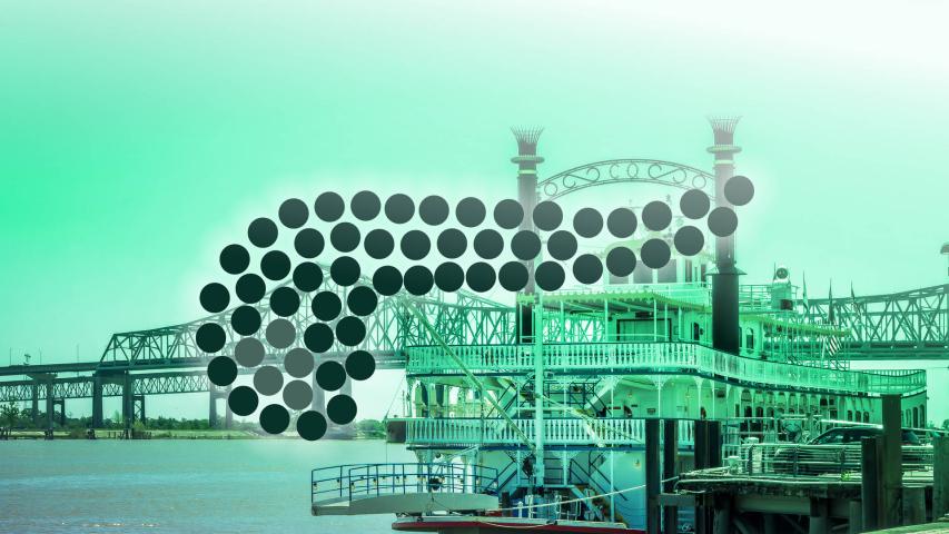 Dampfschiff auf dem Mississippi vor der Skyline von New Orleans mit Brücke im Hintergrund